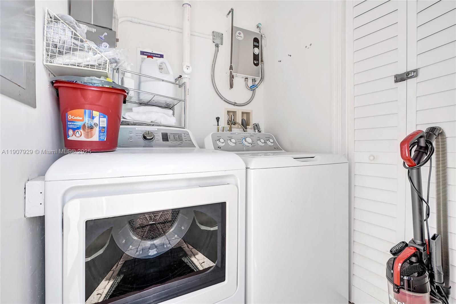 See details / 1700 sq. ft. $ 2025-11-04 0 Photo