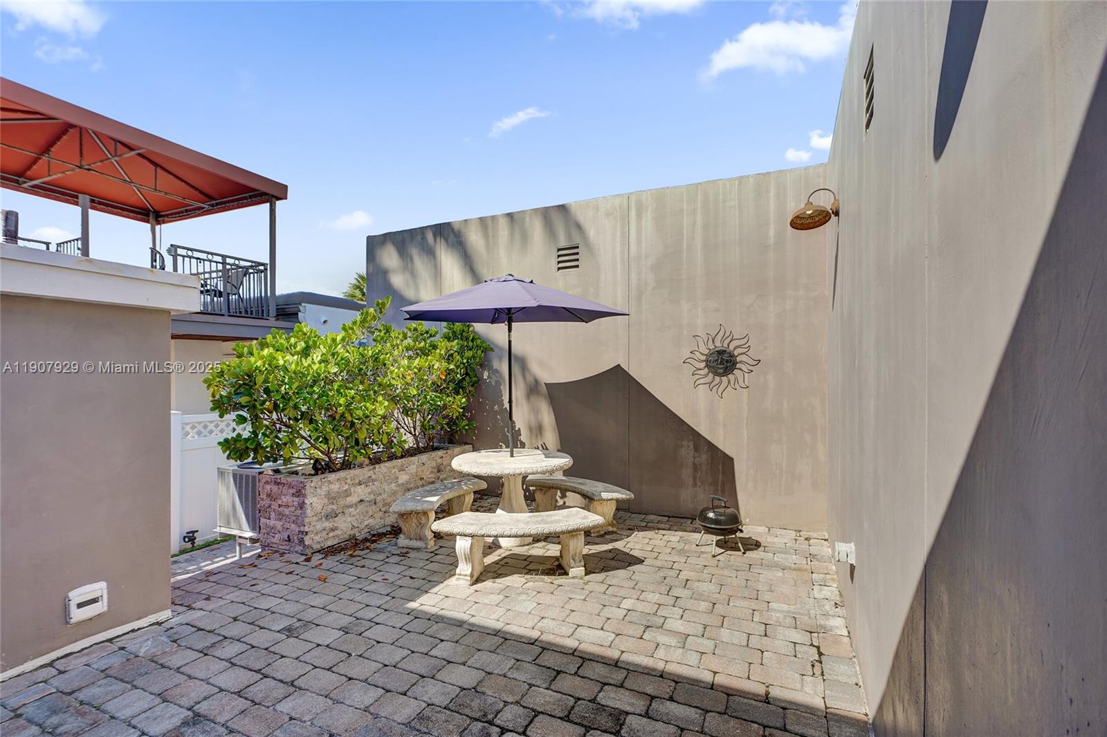 See details / 1700 sq. ft. $ 2025-11-04 0 Photo