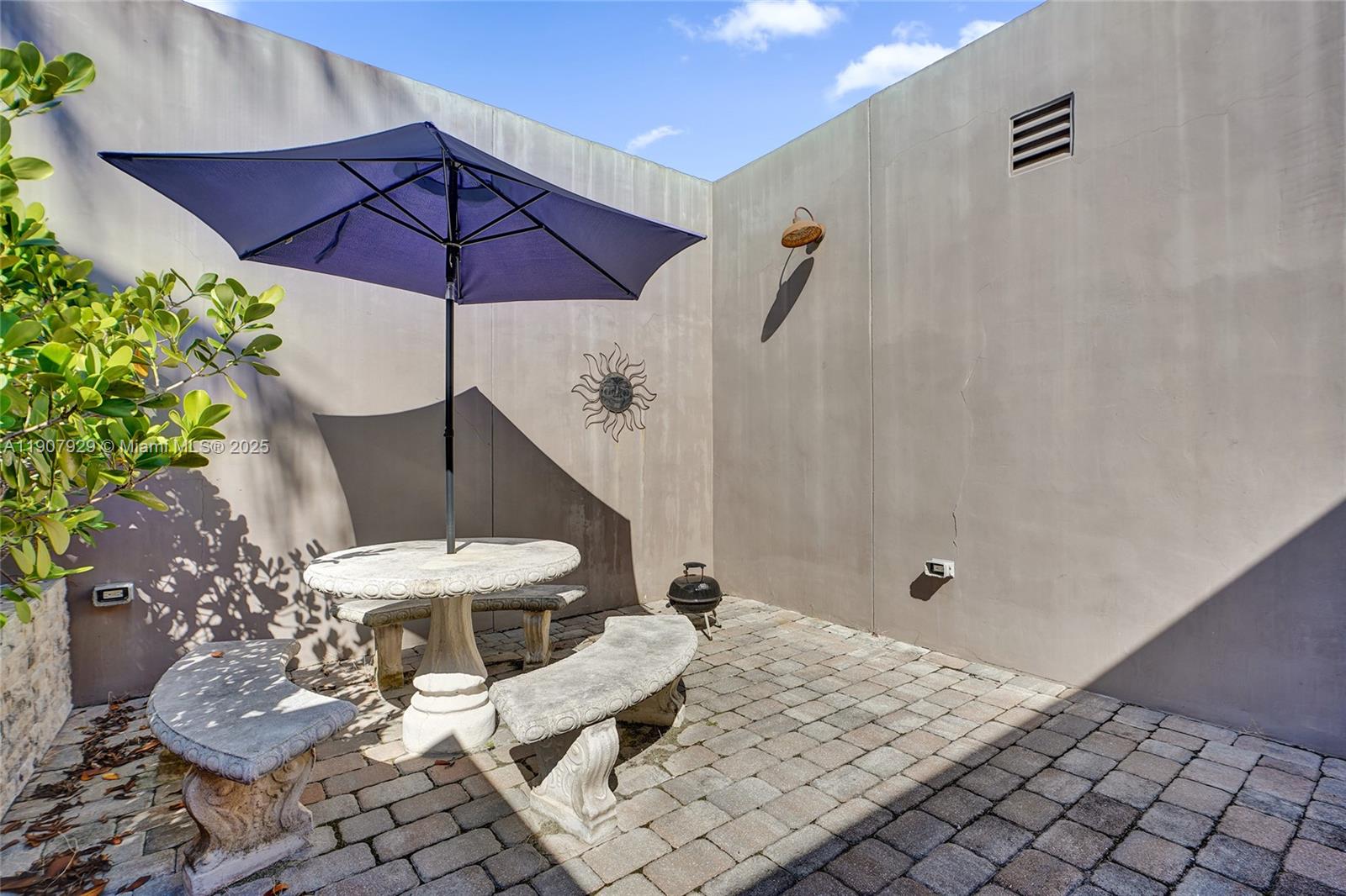 See details / 1700 sq. ft. $ 2025-11-04 0 Photo