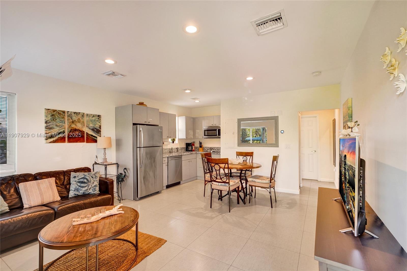 See details / 1700 sq. ft. $ 2025-11-04 0 Photo