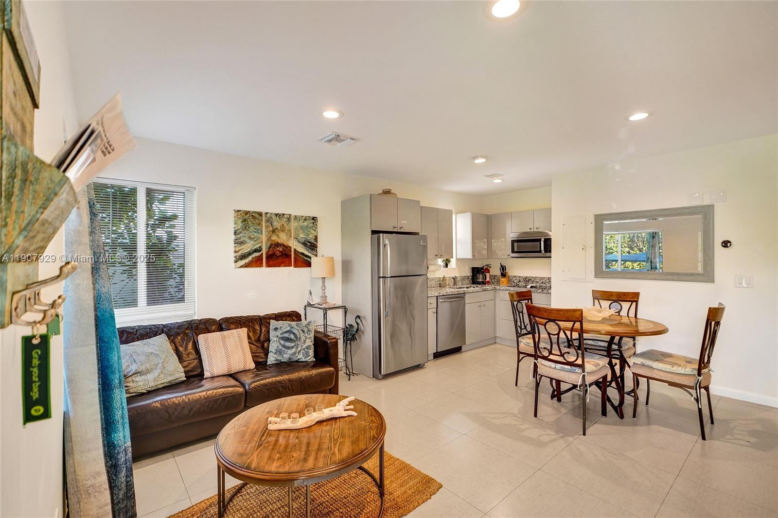 See details / 1700 sq. ft. $ 2025-11-04 0 Photo