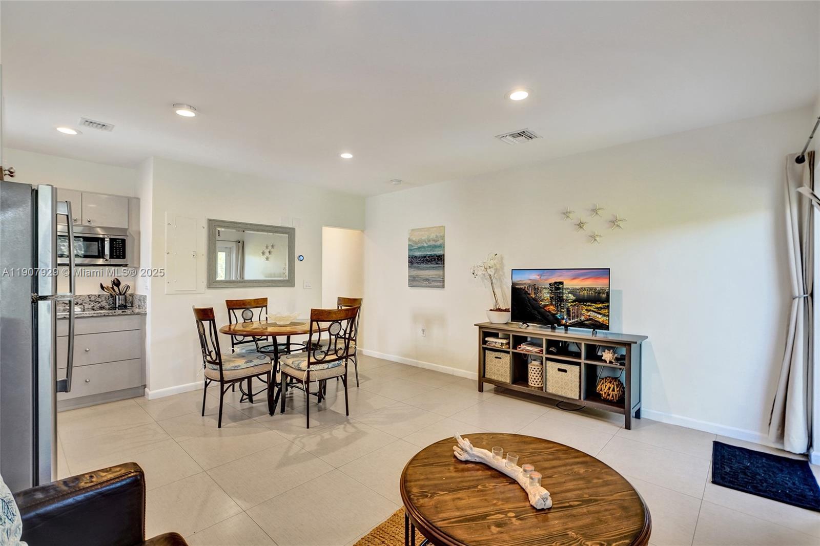 See details / 1700 sq. ft. $ 2025-11-04 0 Photo