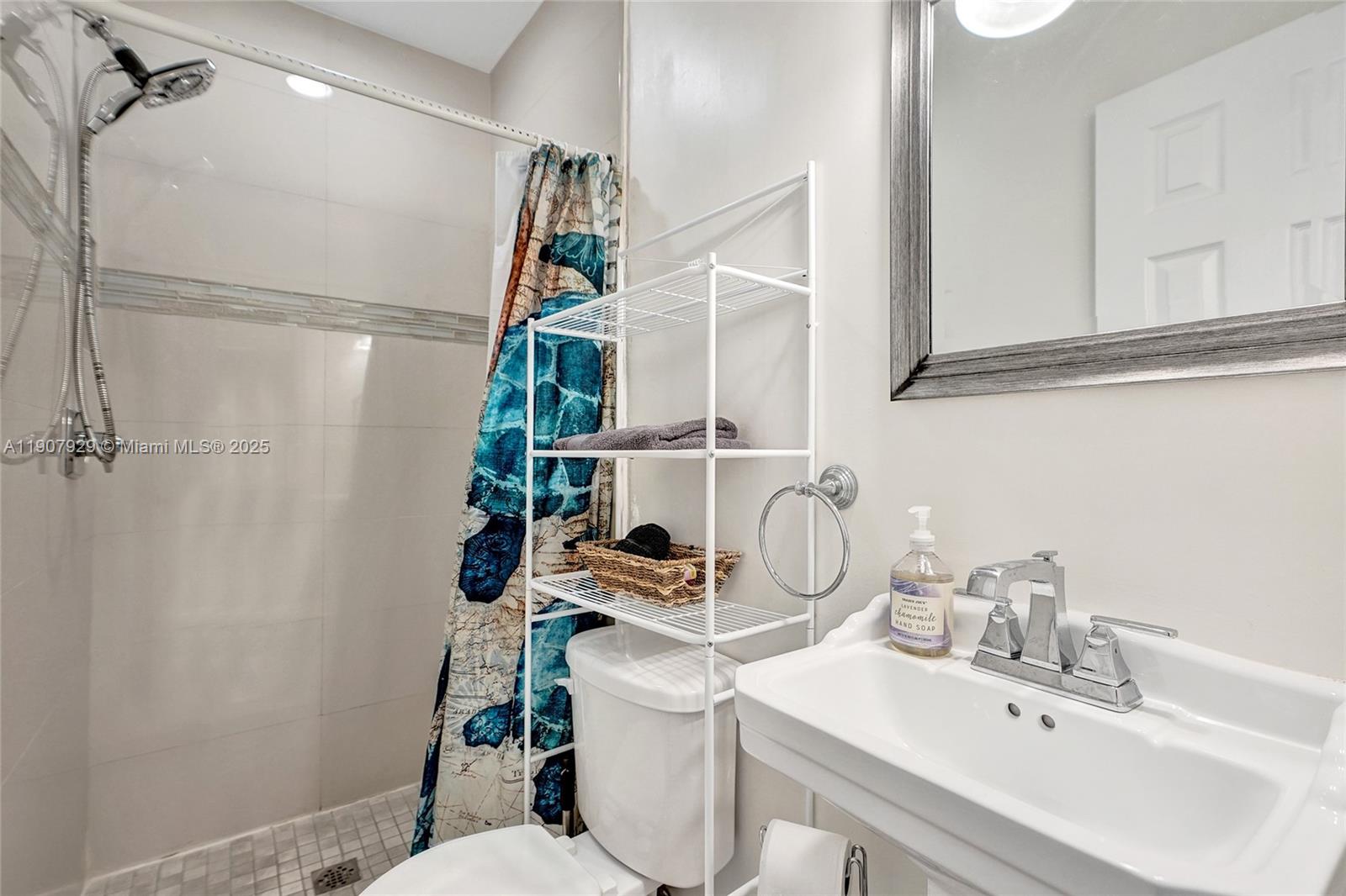 See details / 1700 sq. ft. $ 2025-11-04 0 Photo