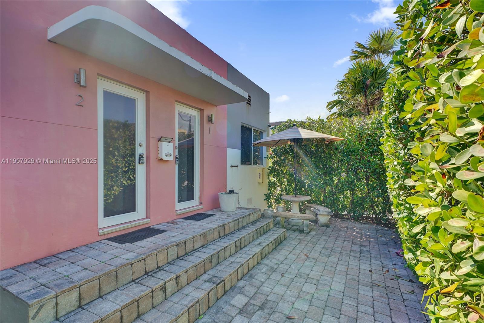 See details / 1700 sq. ft. $ 2025-11-04 0 Photo