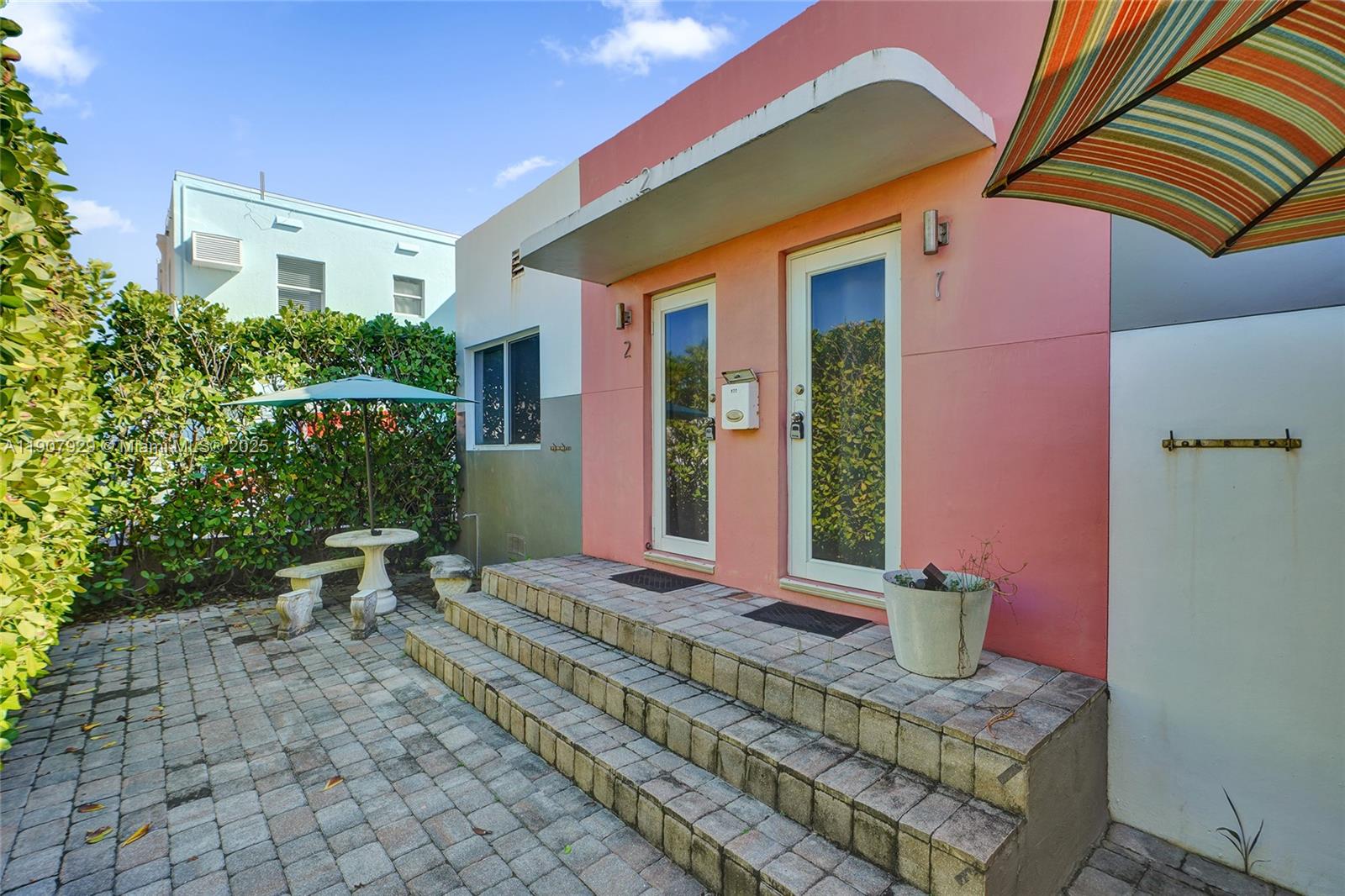 See details / 1700 sq. ft. $ 2025-11-04 0 Photo