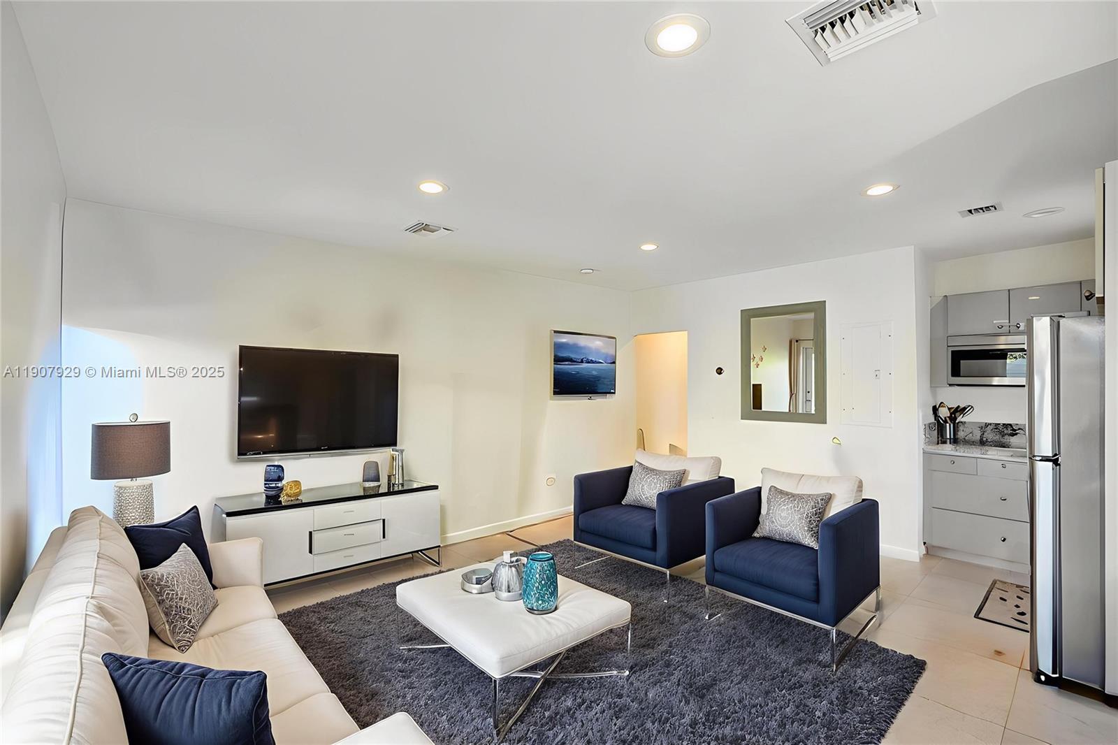 See details / 1700 sq. ft. $ 2025-11-04 0 Photo