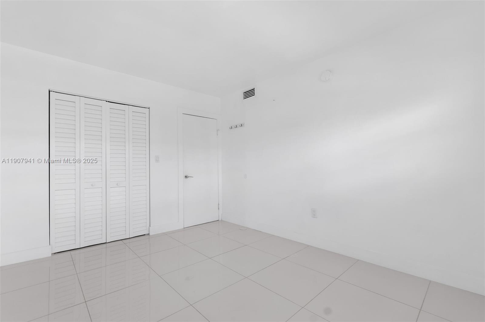 309-1 2 / 2 1435 sq. ft. $ 2025-11-04 0 Photo