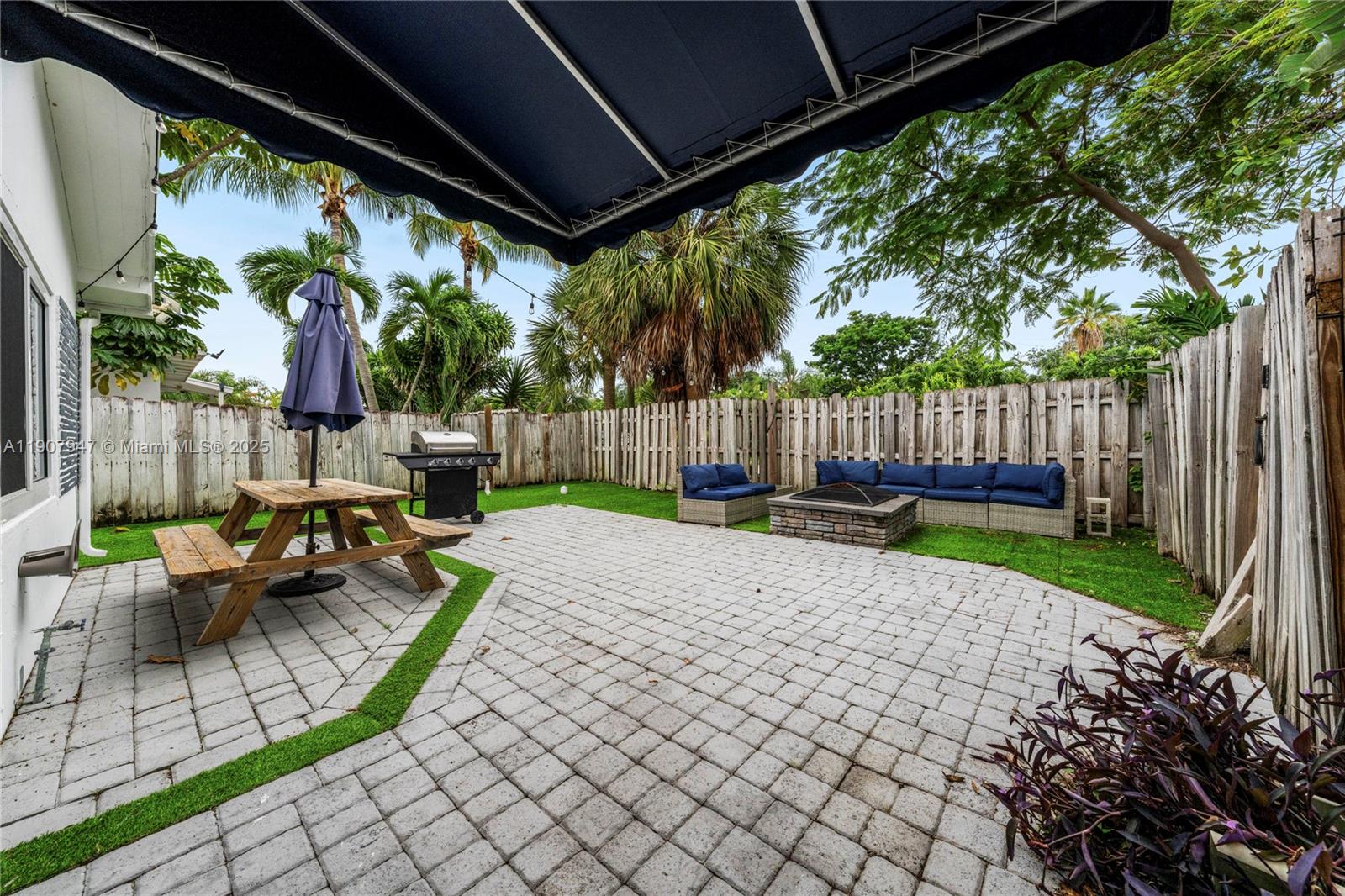 See details / 1938 sq. ft. $ 2025-11-04 0 Photo