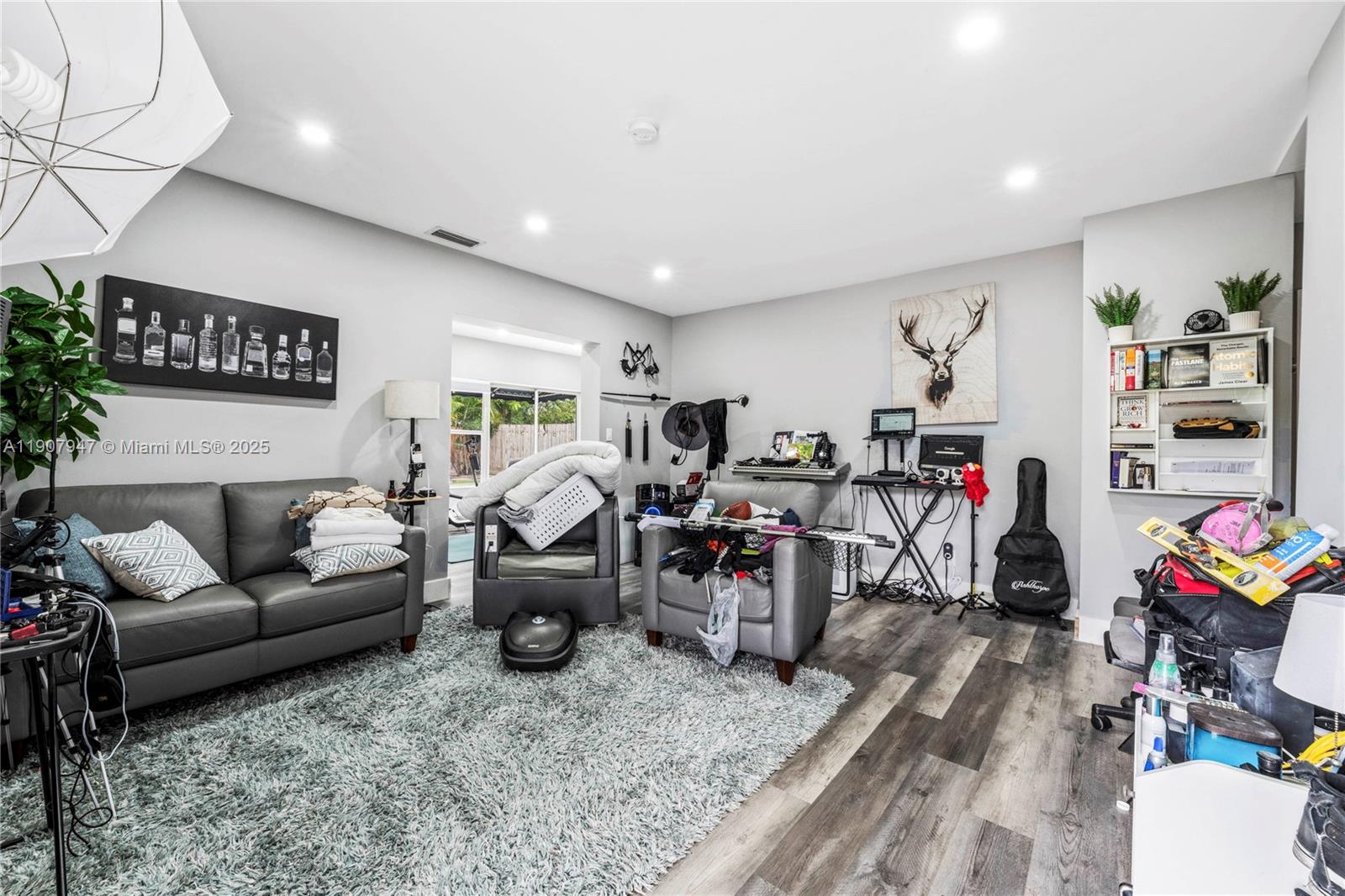 See details / 1938 sq. ft. $ 2025-11-04 0 Photo