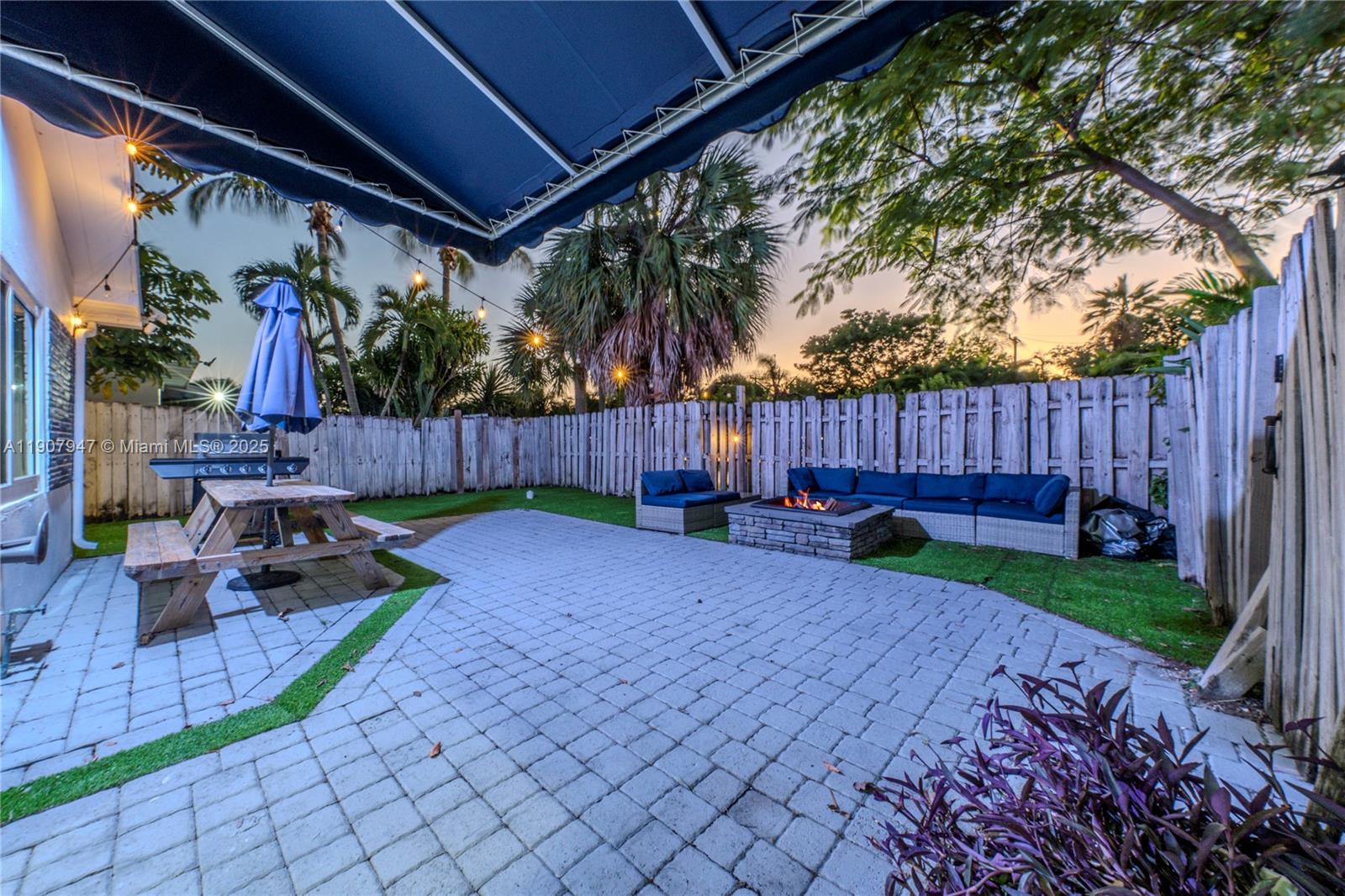 See details / 1938 sq. ft. $ 2025-11-04 0 Photo