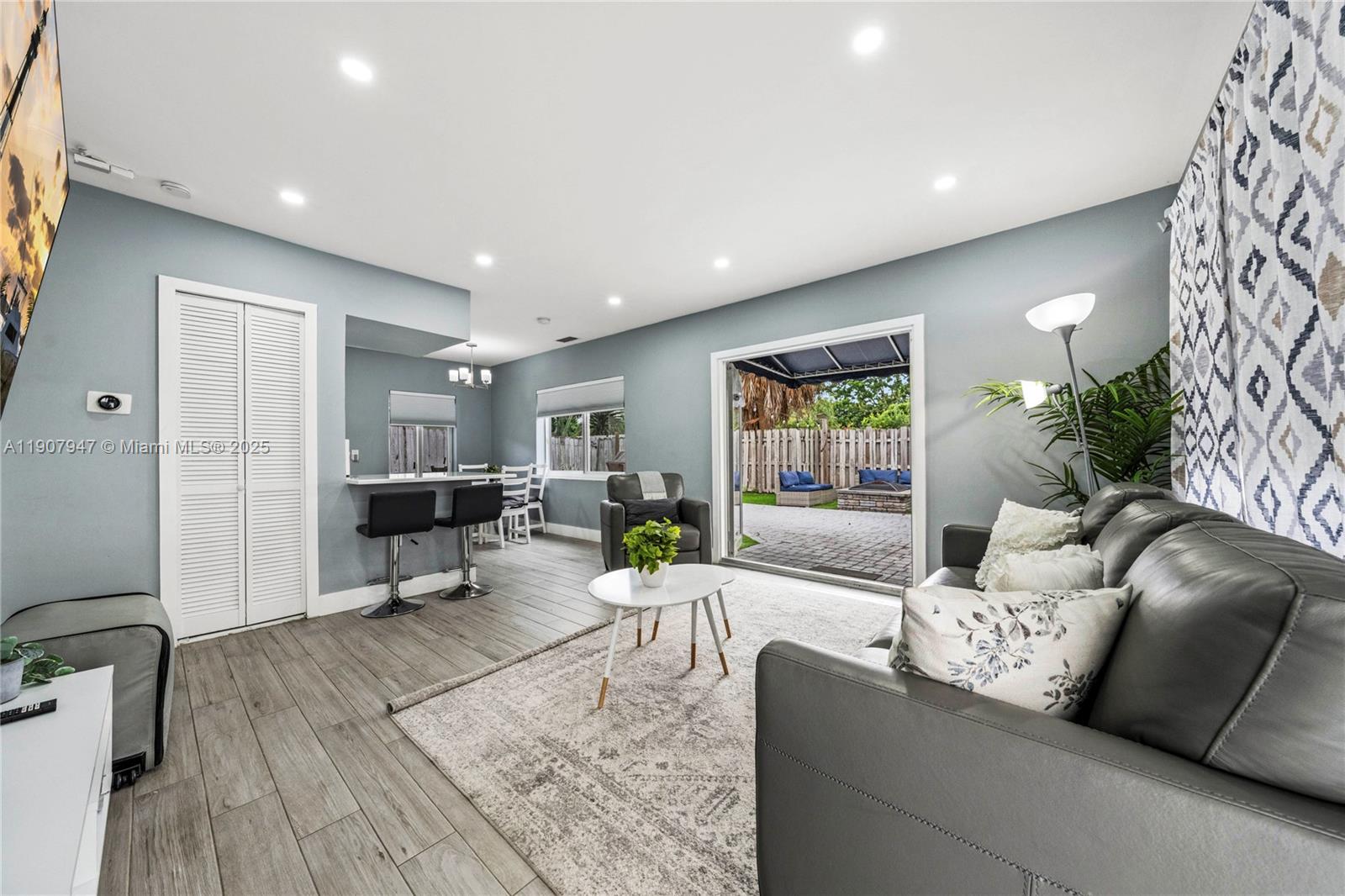 See details / 1938 sq. ft. $ 2025-11-04 0 Photo