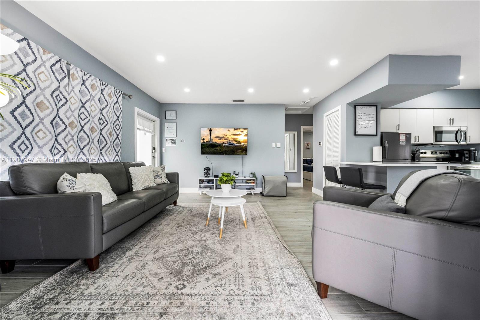 See details / 1938 sq. ft. $ 2025-11-04 0 Photo