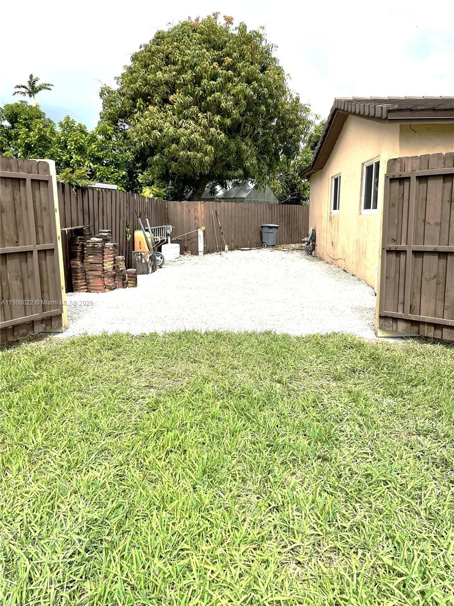 See details 6504 3 / 2 2217 sq. ft. $ 2025-11-04 0 Photo