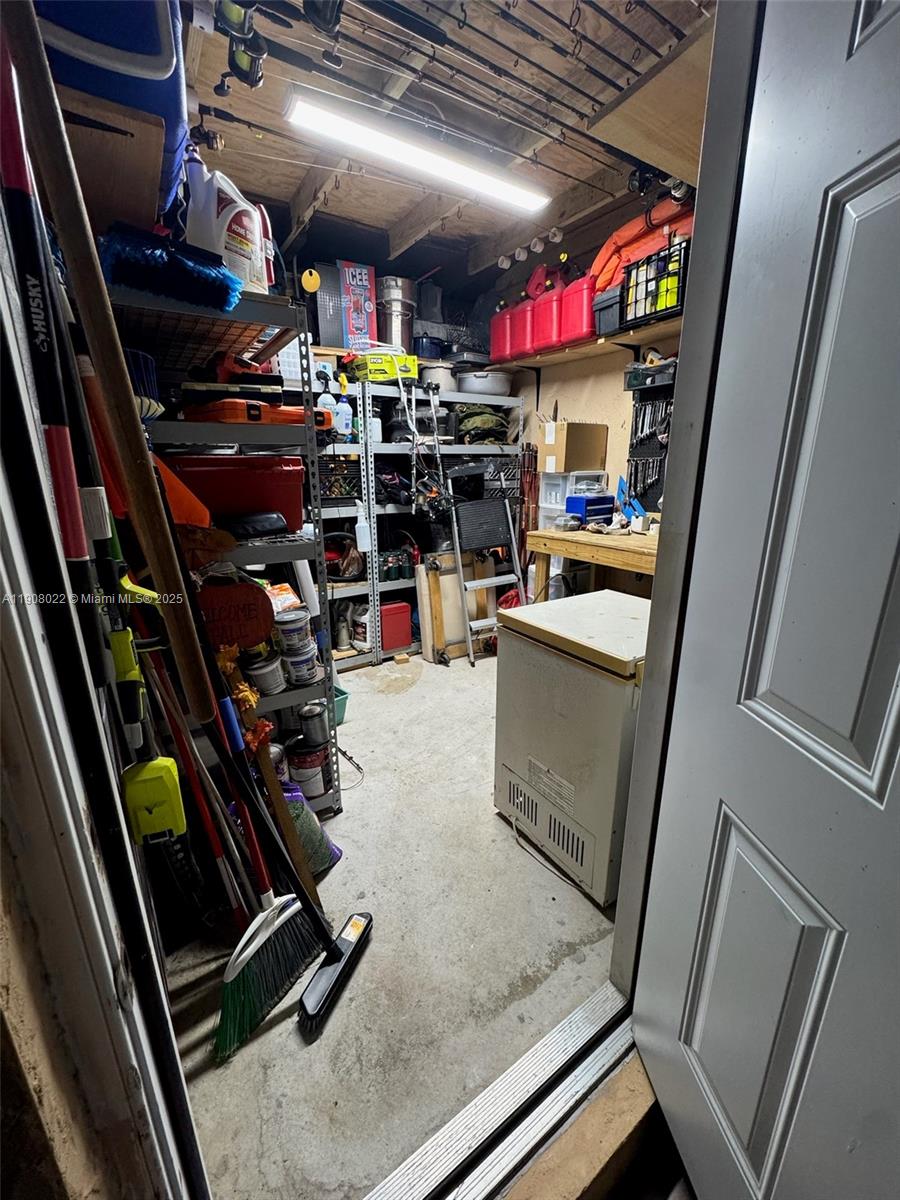 See details 6504 3 / 2 2217 sq. ft. $ 2025-11-04 0 Photo