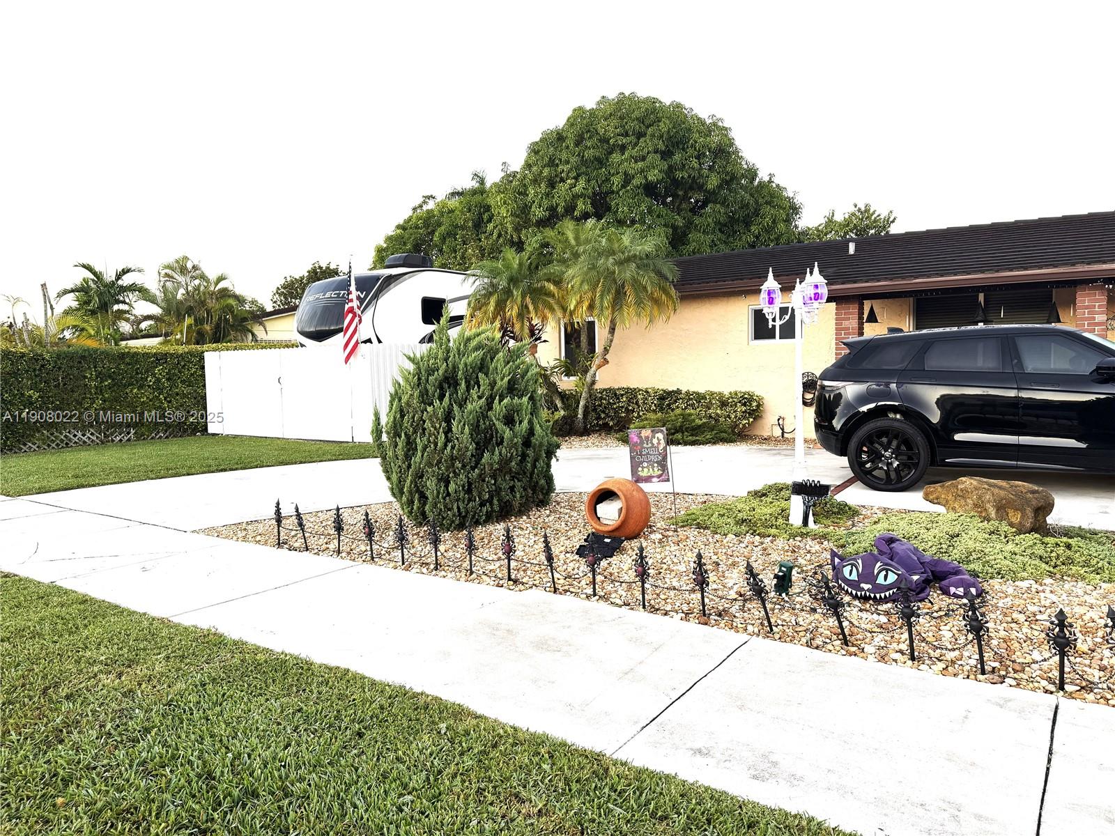 See details 6504 3 / 2 2217 sq. ft. $ 2025-11-04 0 Photo