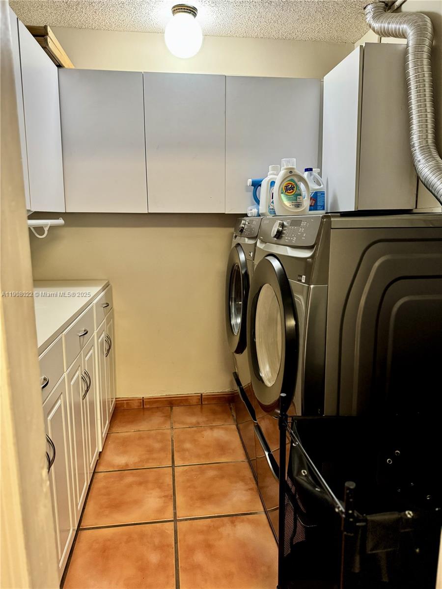 See details 6504 4 / 3 2217 sq. ft. $ 2025-11-04 0 Photo