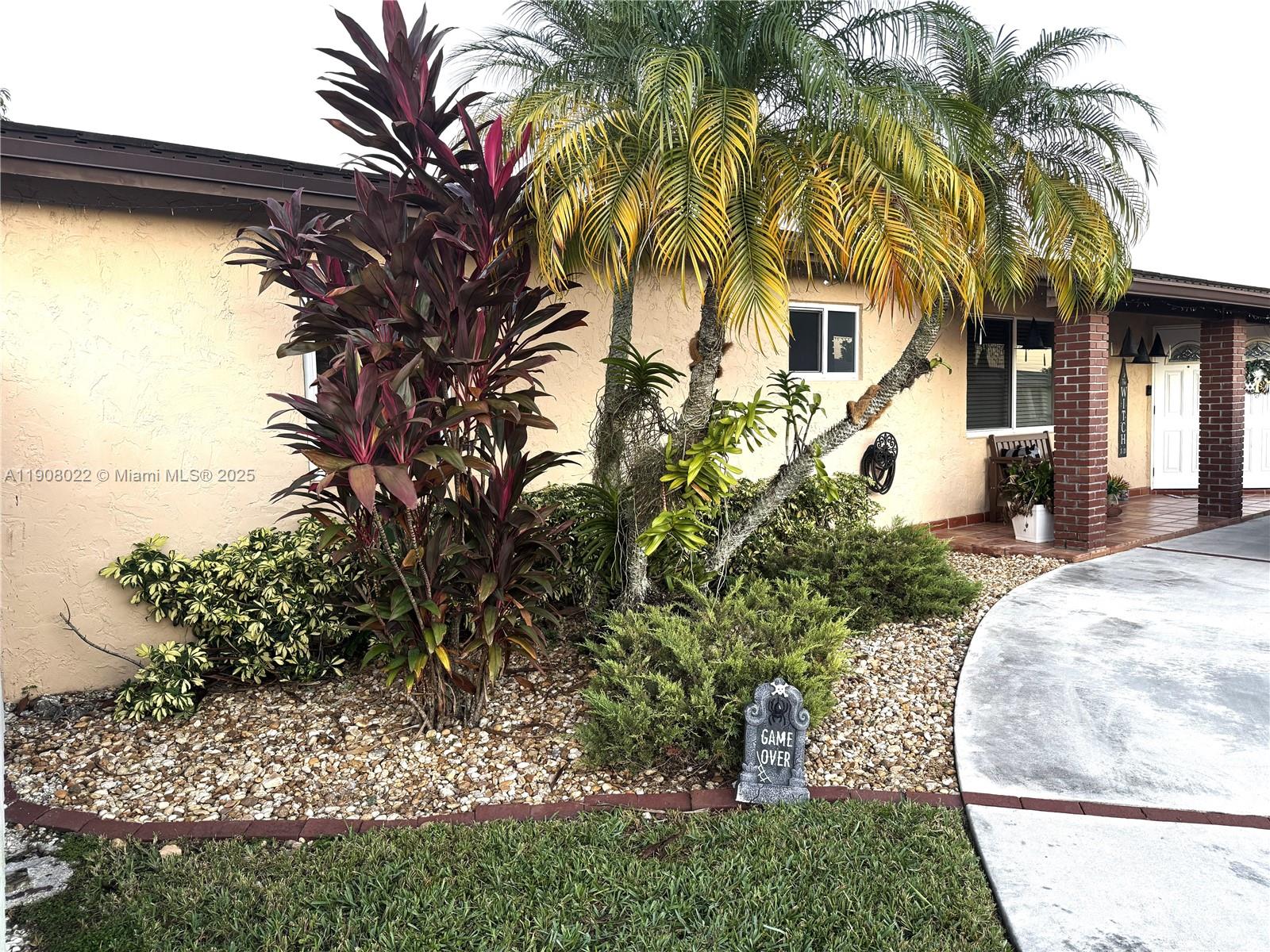 See details 6504 3 / 2 2217 sq. ft. $ 2025-11-04 0 Photo