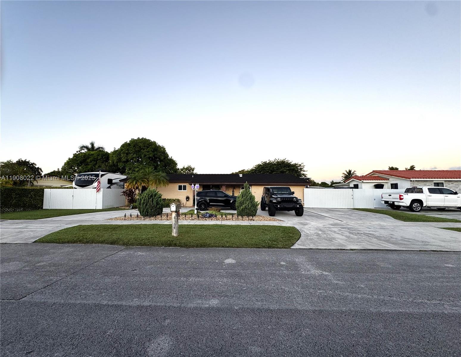 See details 6504 3 / 2 2217 sq. ft. $ 2025-11-04 0 Photo