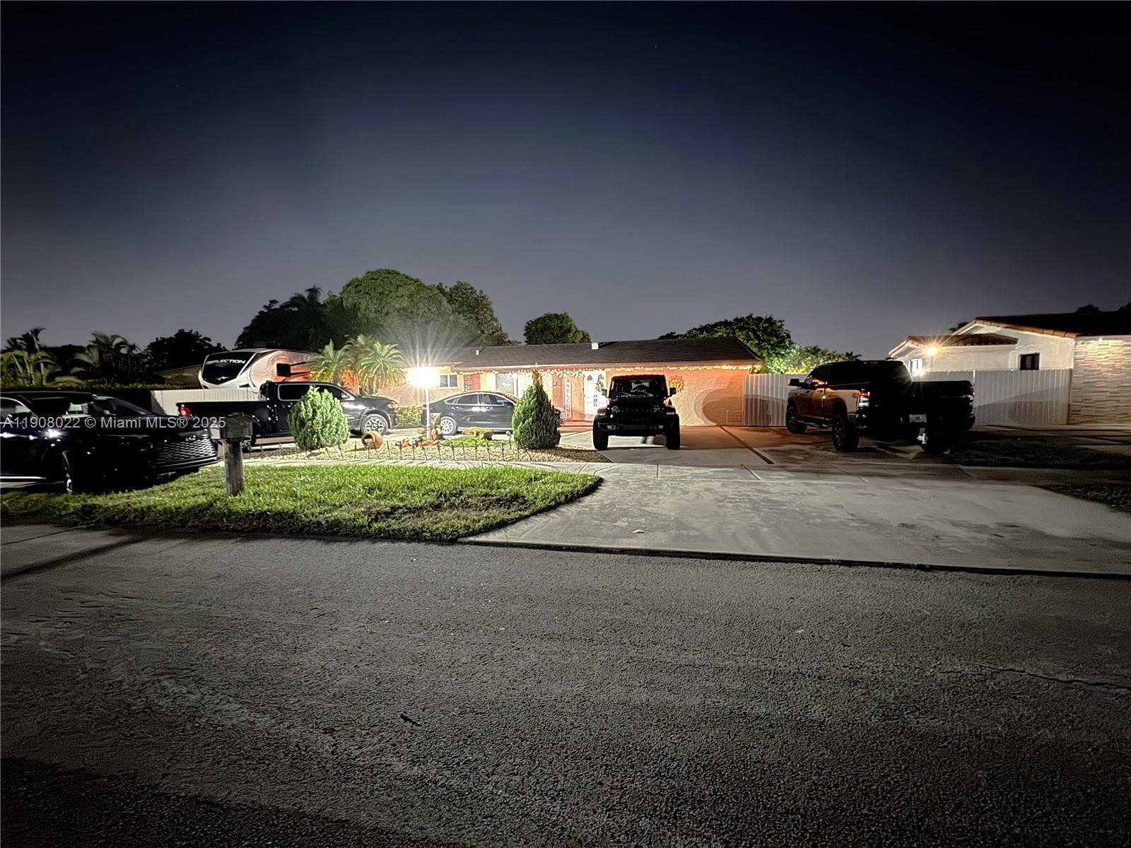 See details 6504 3 / 2 2217 sq. ft. $ 2025-11-04 0 Photo