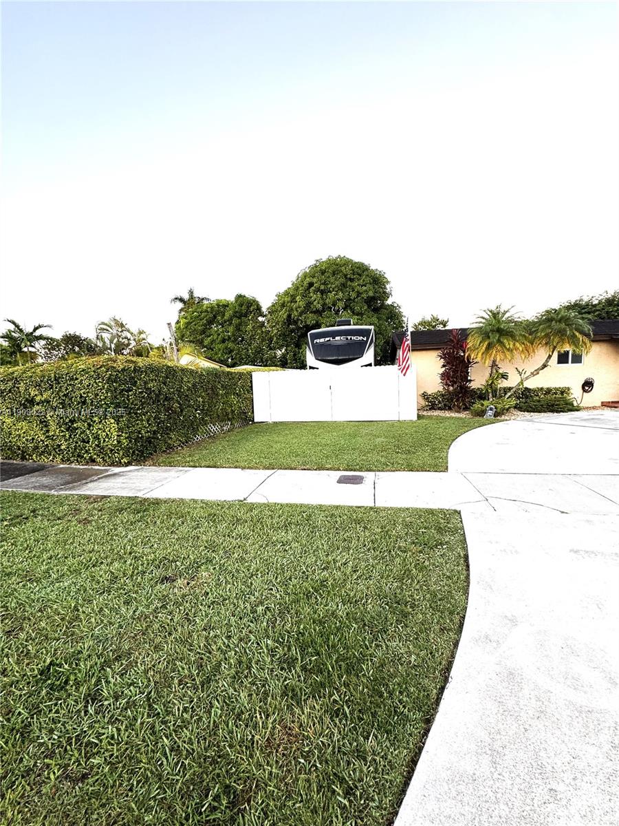 See details 6504 3 / 2 2217 sq. ft. $ 2025-11-04 0 Photo