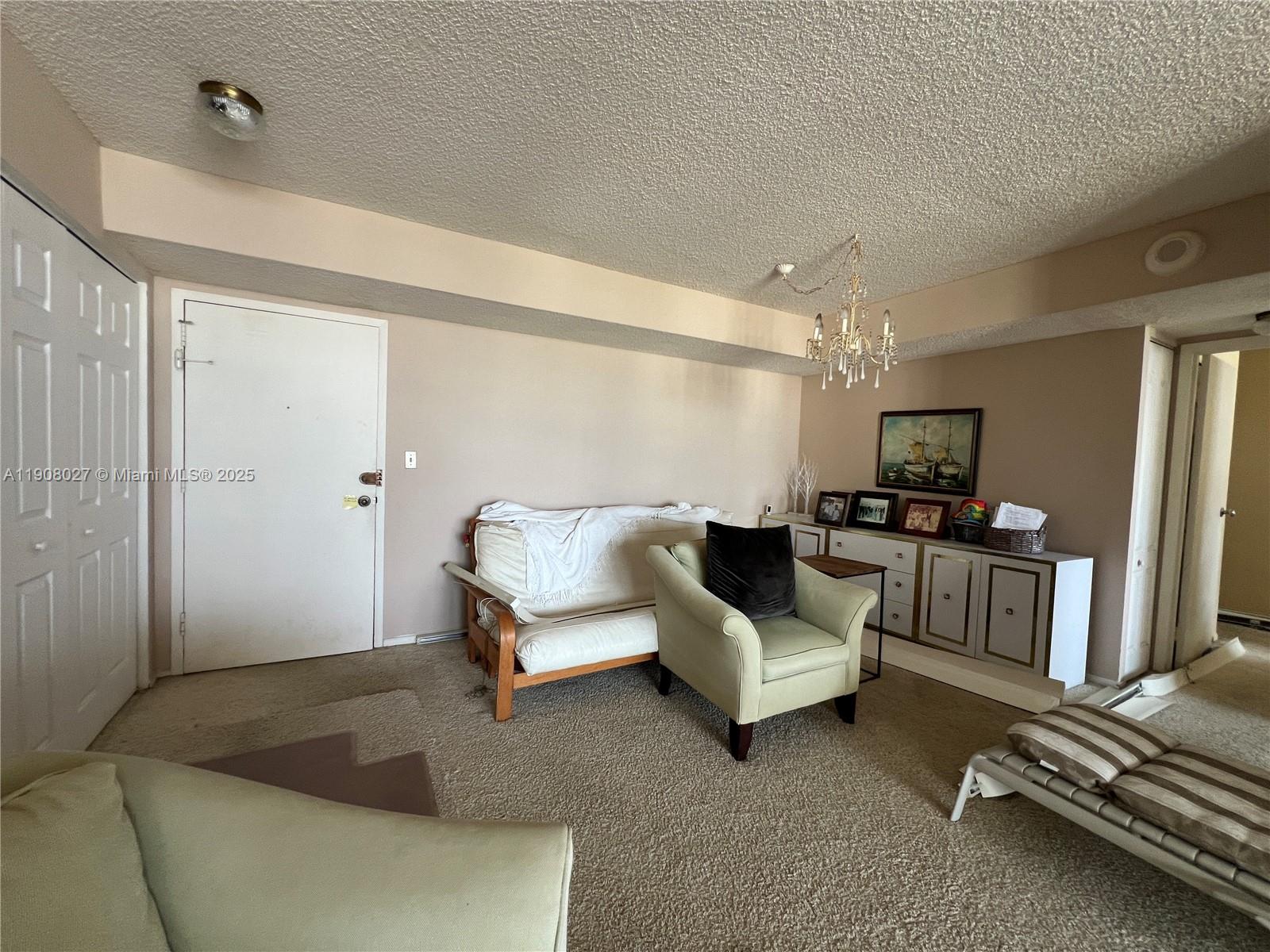 Подробнее 2202 2 / 2 1488 кв.футов $ 2025-11-04 0 Фото