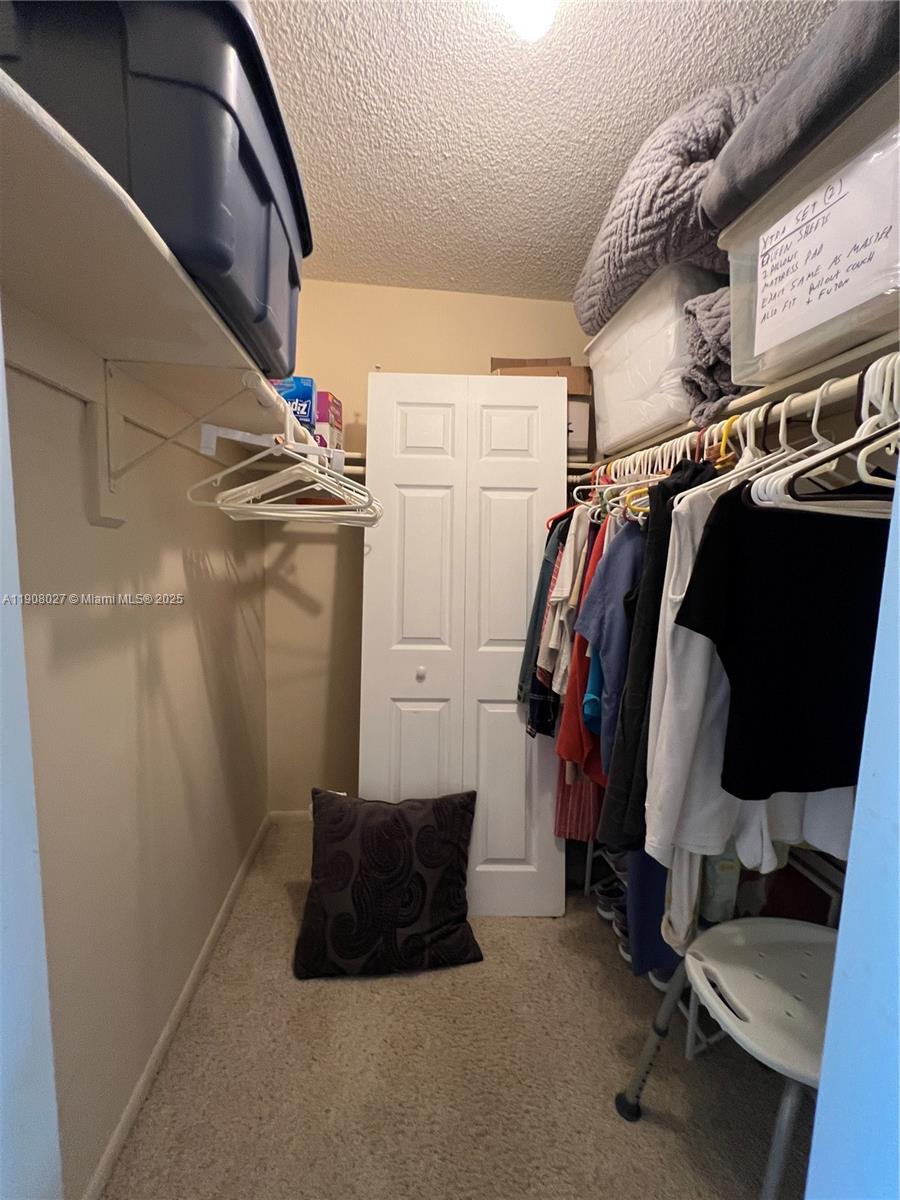 Подробнее 2202 2 / 2 1488 кв.футов $ 2025-11-04 0 Фото