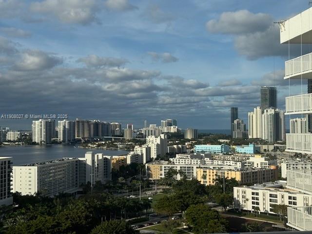 Подробнее 2202 2 / 2 1488 кв.футов $ 2025-11-04 0 Фото