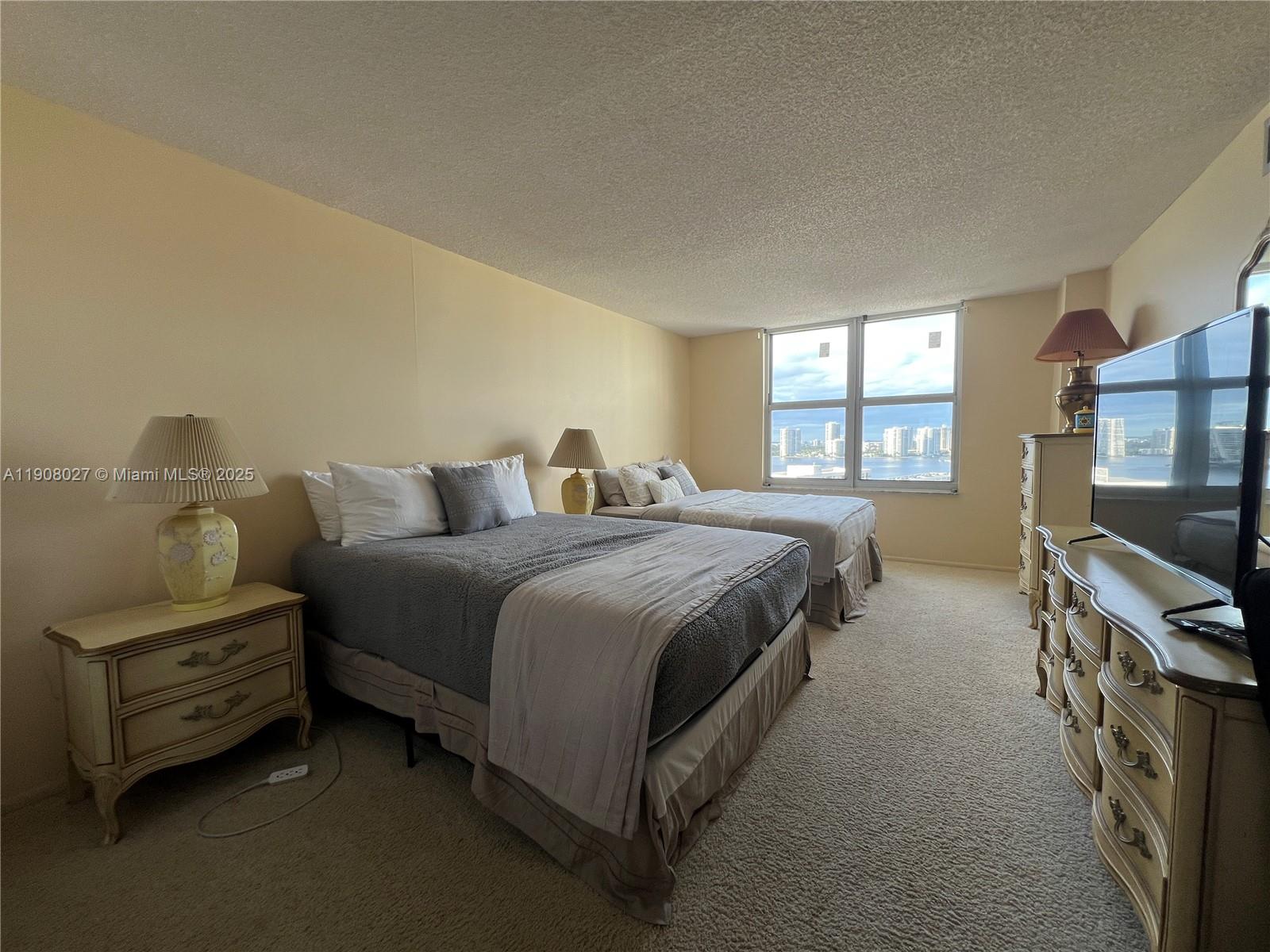 Подробнее 2202 2 / 2 1488 кв.футов $ 2025-11-04 0 Фото