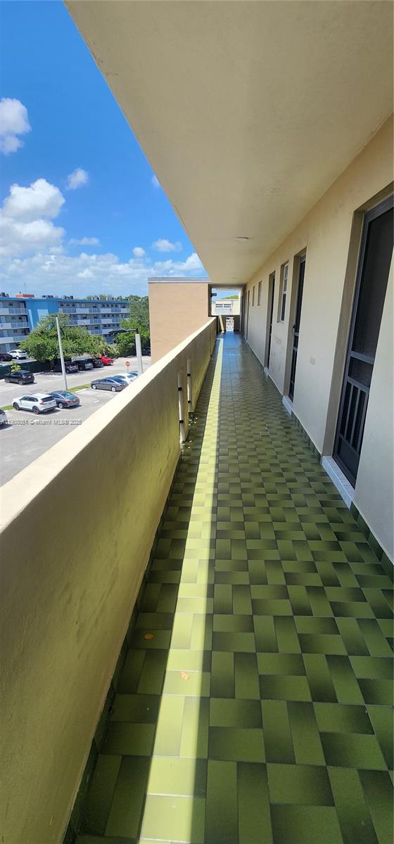 415 1 / 1 909 sq. ft. $ 2025-11-04 0 Photo