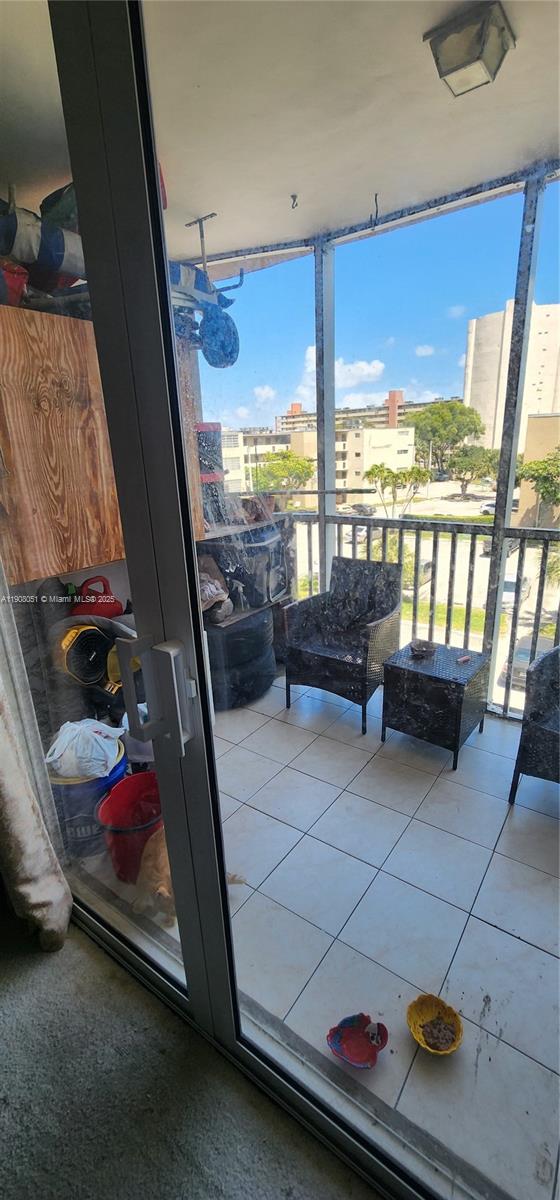 415 1 / 1 909 sq. ft. $ 2025-11-04 0 Photo