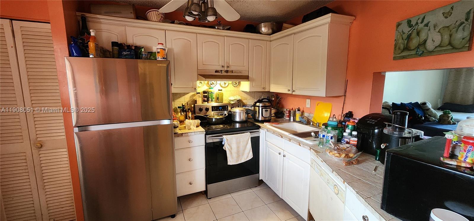 415 1 / 1 909 sq. ft. $ 2025-11-04 0 Photo