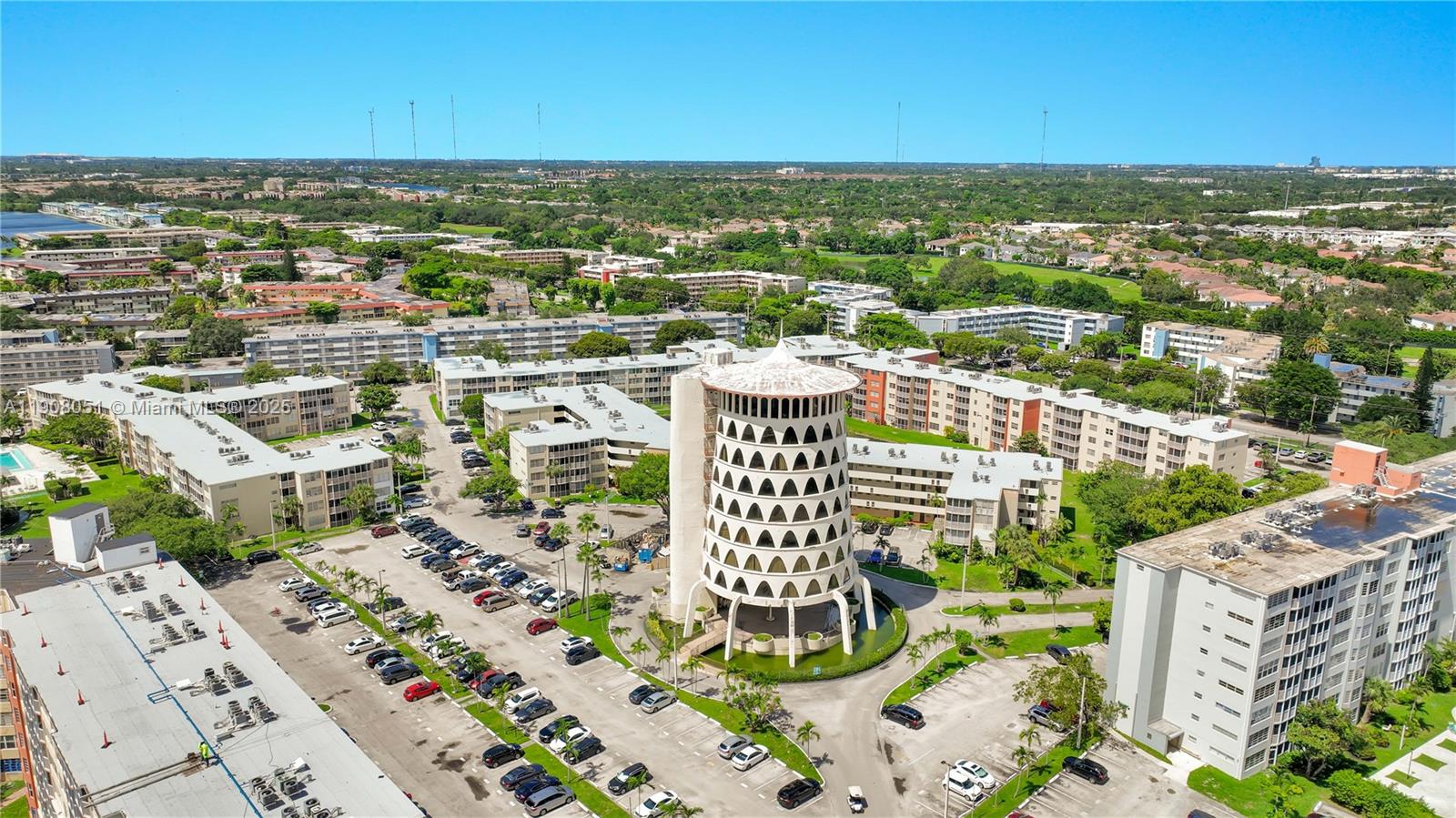 415 1 / 1 909 sq. ft. $ 2025-11-04 0 Photo