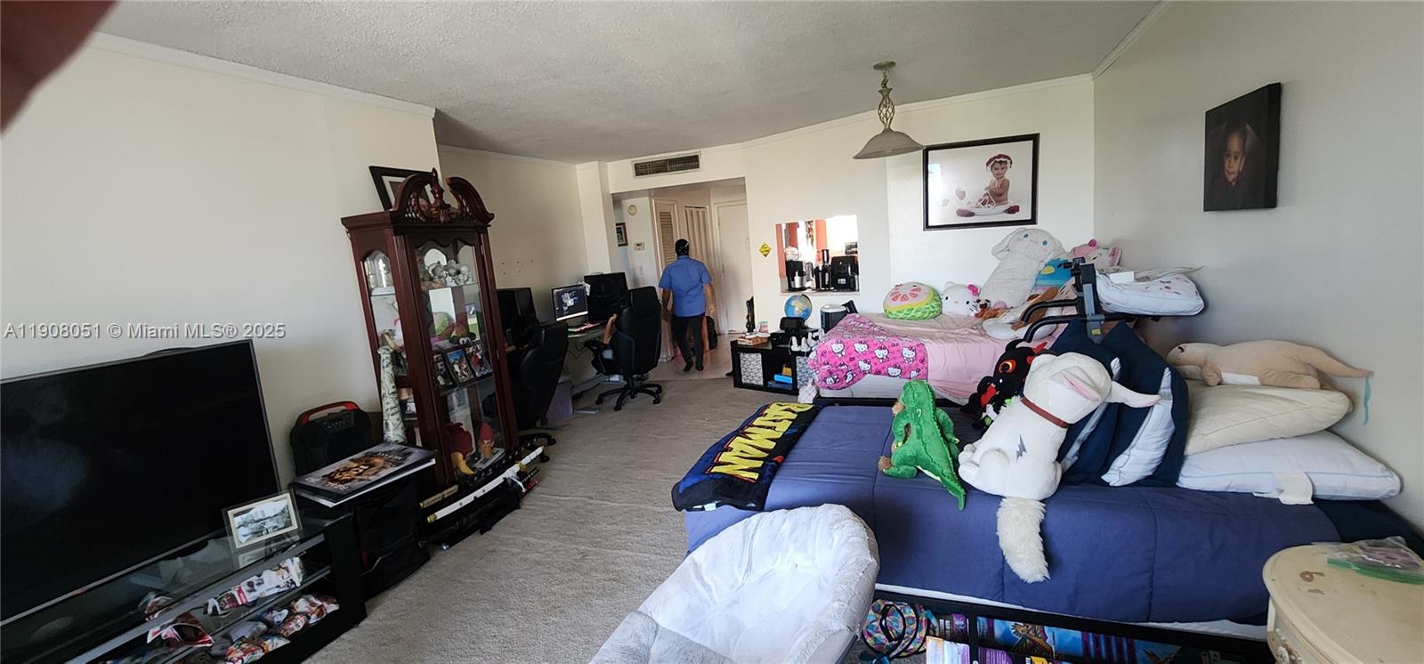 415 1 / 1 909 sq. ft. $ 2025-11-04 0 Photo