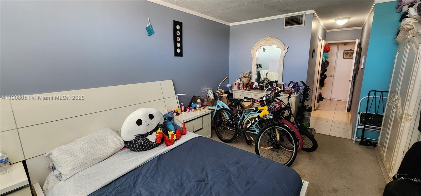 415 1 / 1 909 sq. ft. $ 2025-11-04 0 Photo