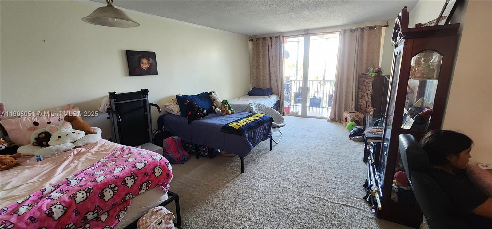 415 1 / 1 909 sq. ft. $ 2025-11-04 0 Photo
