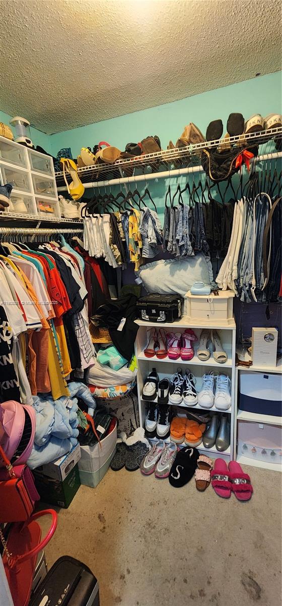 415 1 / 1 909 sq. ft. $ 2025-11-04 0 Photo