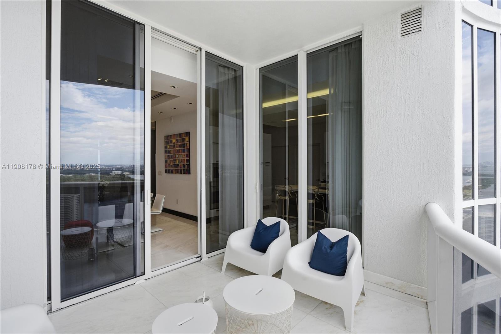 Ver detalles 3504 3 / 4 2327 sq. ft. $ 2025-11-04 0 foto