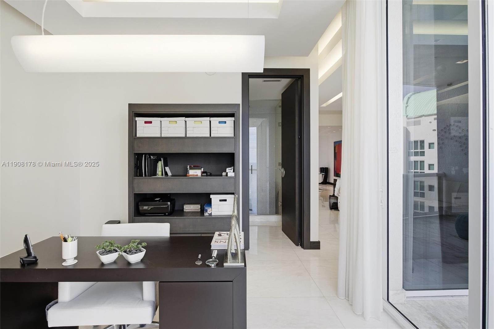 Ver detalles 3504 3 / 4 2327 sq. ft. $ 2025-11-04 0 foto