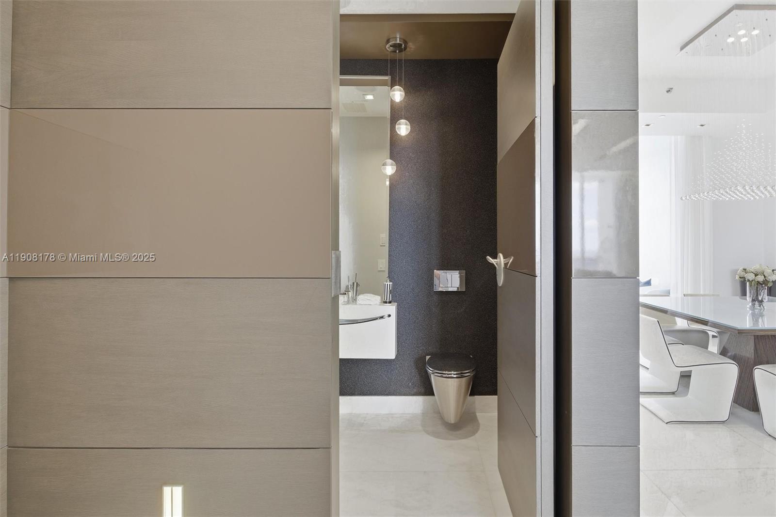 Ver detalles 3504 3 / 4 2327 sq. ft. $ 2025-11-04 0 foto