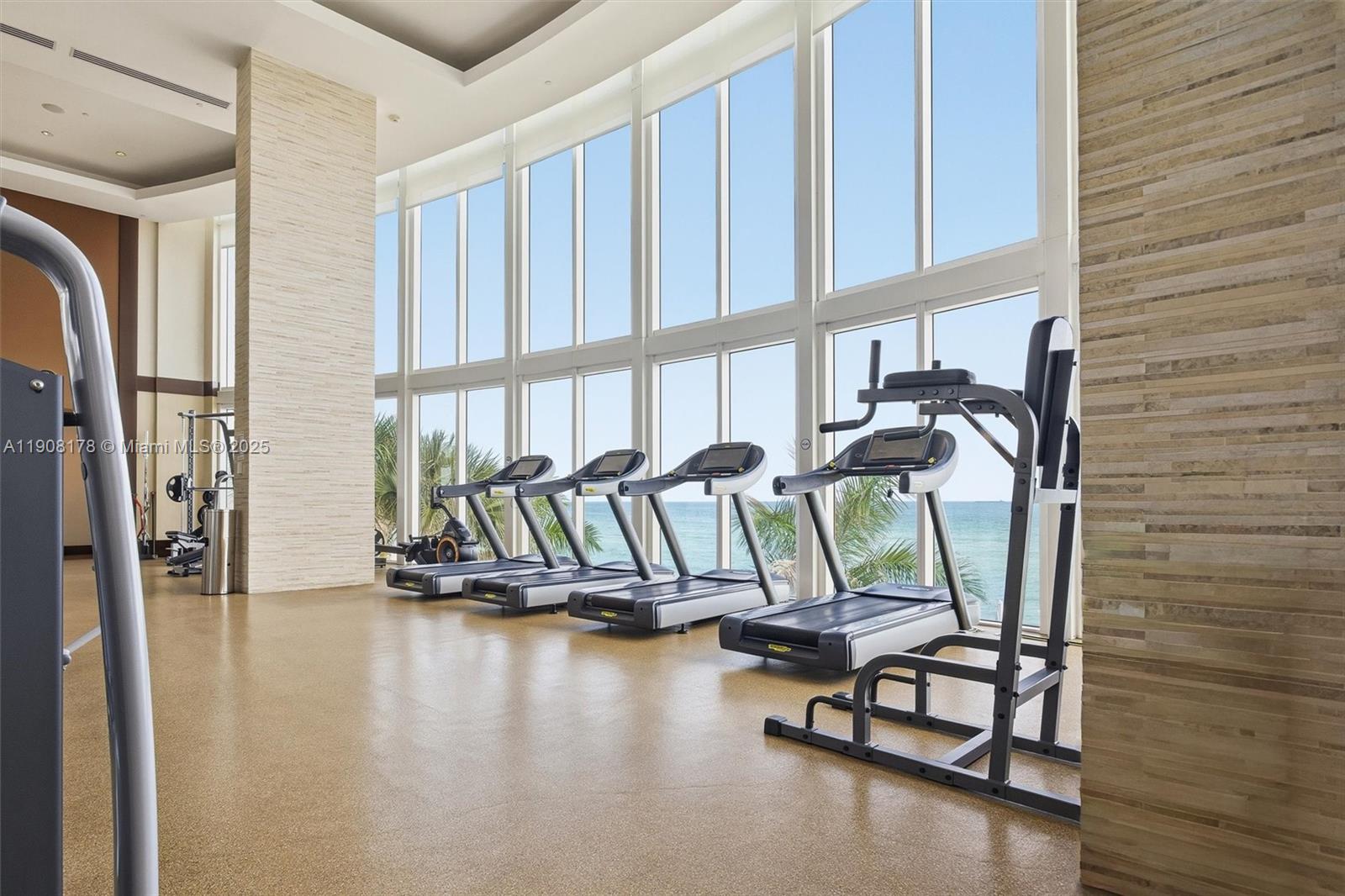 Ver detalles 3504 3 / 4 2327 sq. ft. $ 2025-11-04 0 foto