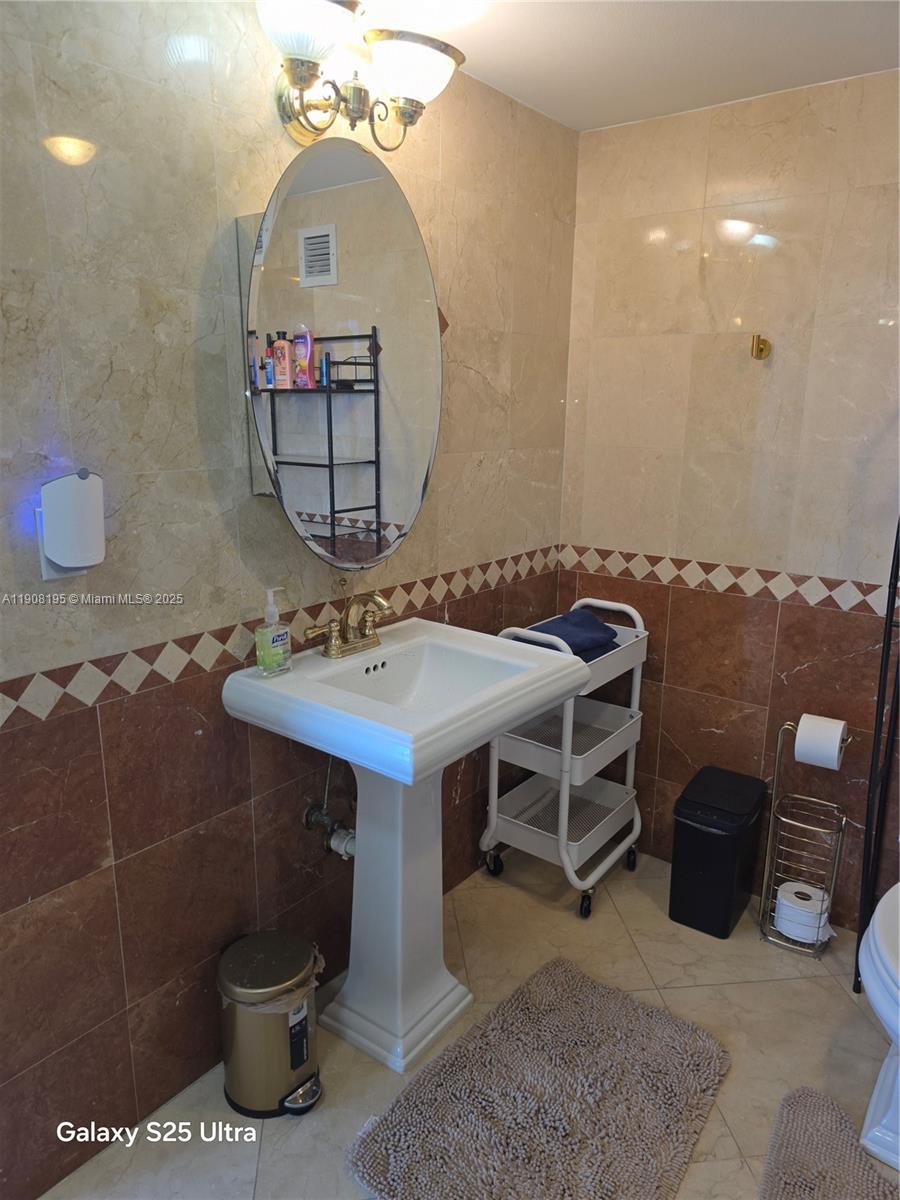 Photo of 3725 Ocean Dr  #1401, Hollywood, Florida, 33019 - 