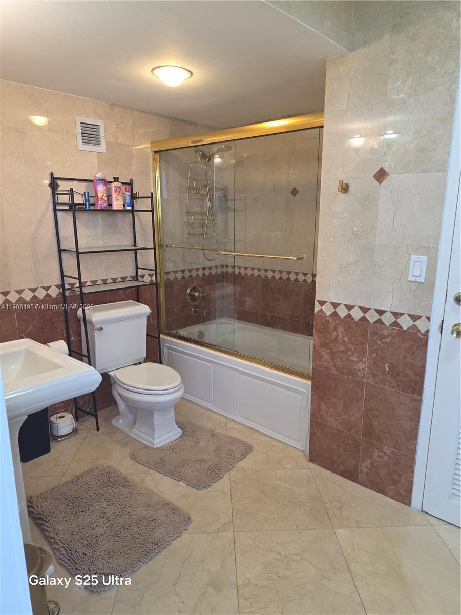 Photo of 3725 Ocean Dr  #1401, Hollywood, Florida, 33019 - 