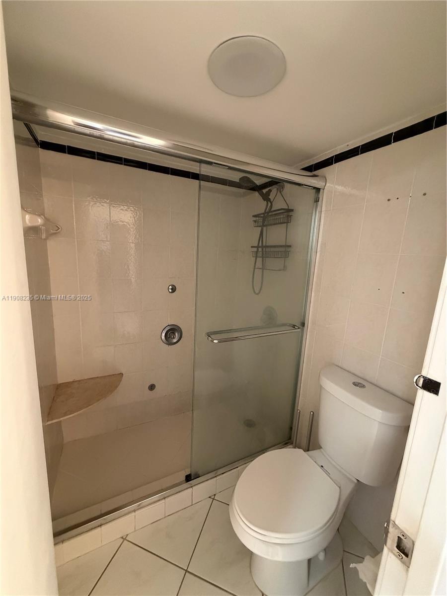 703 1 / 2 762 sq. ft. $ 2025-11-04 0 Photo