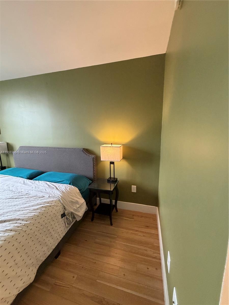 703 1 / 2 762 sq. ft. $ 2025-11-04 0 Photo