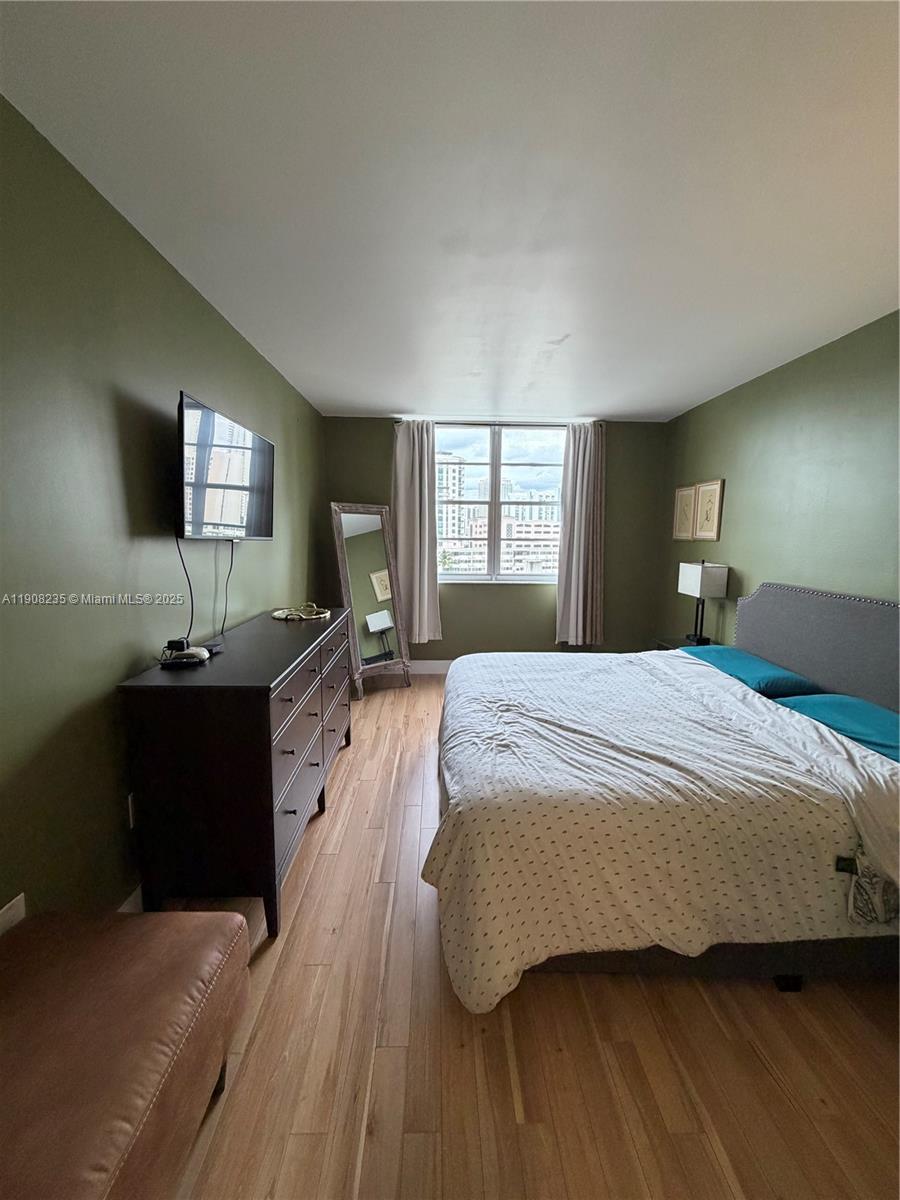 703 1 / 2 762 sq. ft. $ 2025-11-04 0 Photo