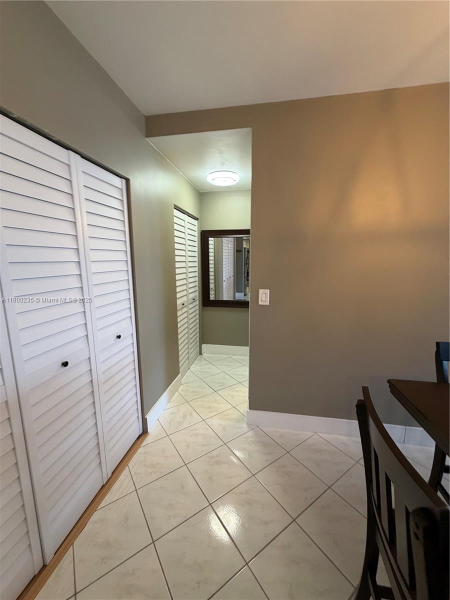 703 1 / 2 762 sq. ft. $ 2025-11-04 0 Photo