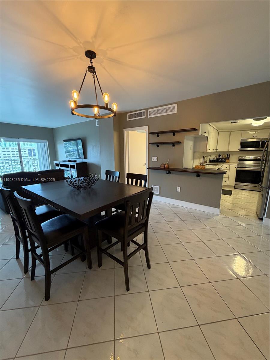 703 1 / 2 762 sq. ft. $ 2025-11-04 0 Photo