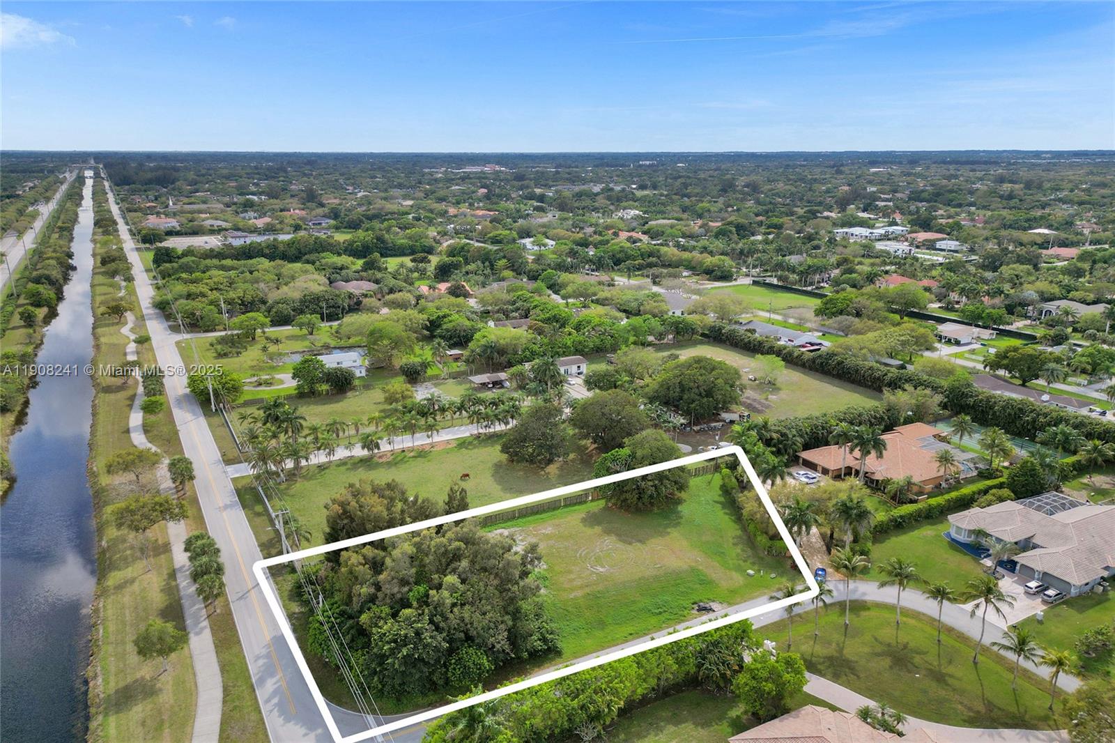 Ver detalles / sq. ft. $ 2025-11-04 0 foto