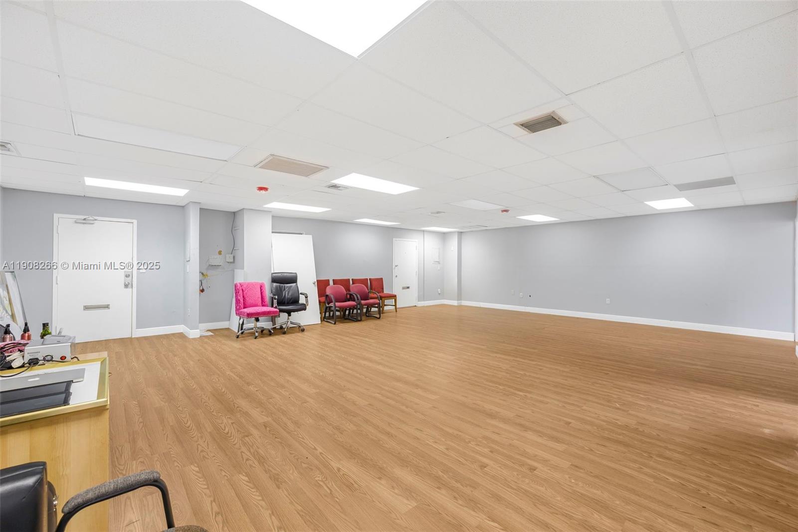 Ver detalles / sq. ft. $ 2025-11-04 0 foto