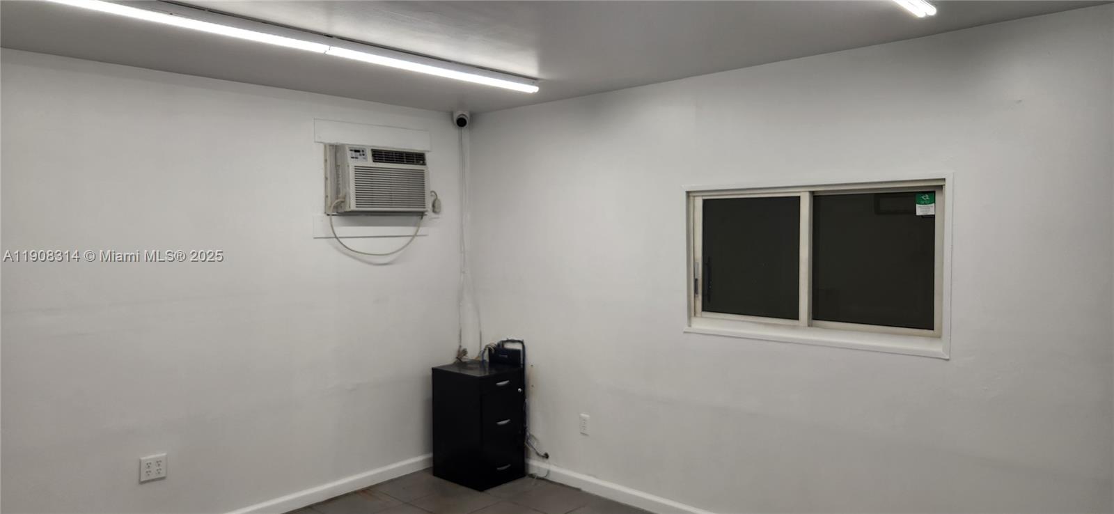 See details / sq. ft. $ 2025-11-04 0 Photo